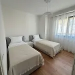 Aurela 1 * Lezhë